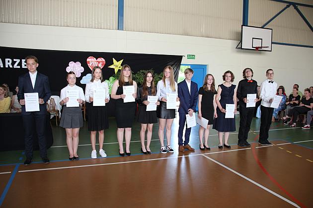 W Szkole Podstawowej nr 8 pożegnano ośmioklasistów