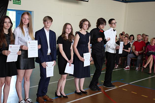 W Szkole Podstawowej nr 8 pożegnano ośmioklasistów