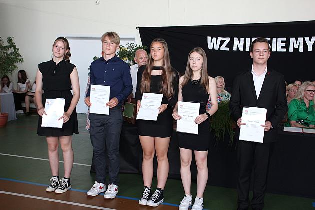 W Szkole Podstawowej nr 8 pożegnano ośmioklasistów