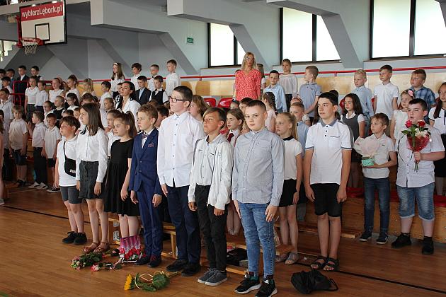 Uczniowie „Siódemki” uroczyście zakończyli rok szkolny