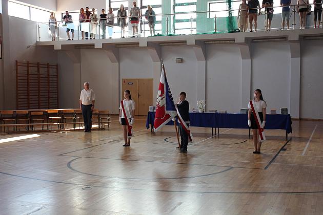 Uczniowie „Siódemki” uroczyście zakończyli rok szkolny