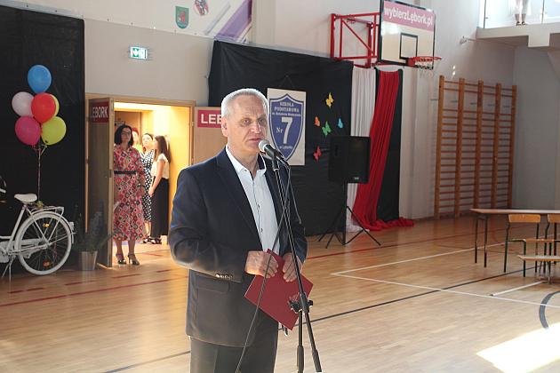 Uczniowie „Siódemki” uroczyście zakończyli rok szkolny