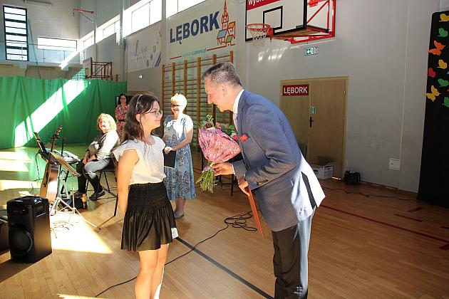 Uczniowie „Siódemki” uroczyście zakończyli rok szkolny