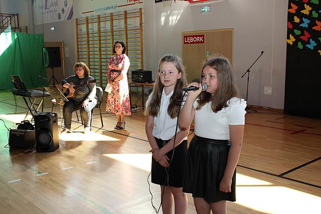 Uczniowie „Siódemki” uroczyście zakończyli rok szkolny