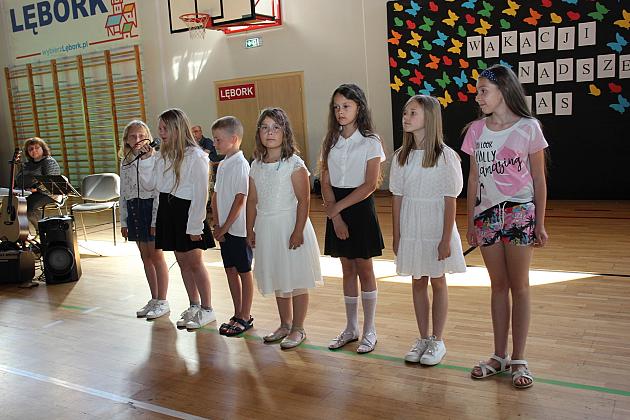 Uczniowie „Siódemki” uroczyście zakończyli rok szkolny