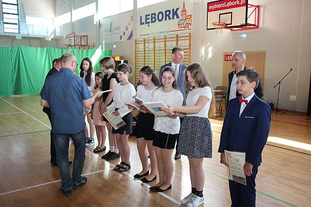 Uczniowie „Siódemki” uroczyście zakończyli rok szkolny