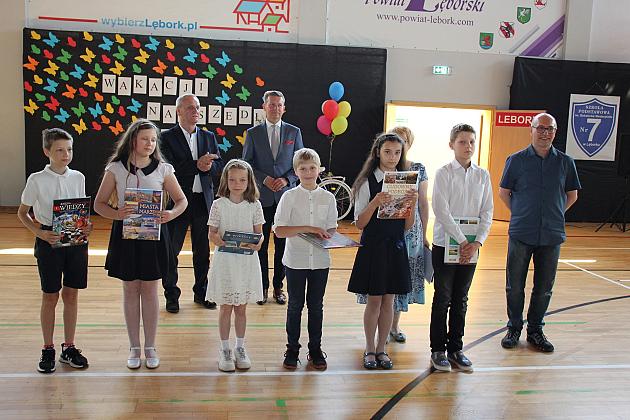 Uczniowie „Siódemki” uroczyście zakończyli rok szkolny