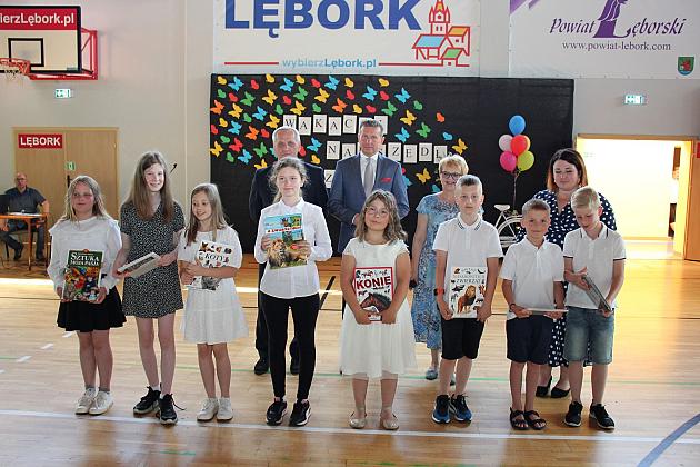 Uczniowie „Siódemki” uroczyście zakończyli rok szkolny