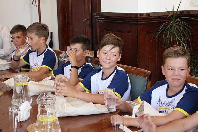 Burmistrz pogratulował zdolnym siatkarzom i ich trenerom