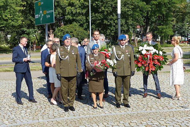 Kwiaty w Święto Wojska Polskiego