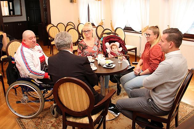 Dariusz Gabrynowicz z medalem Burmistrza Lęborka