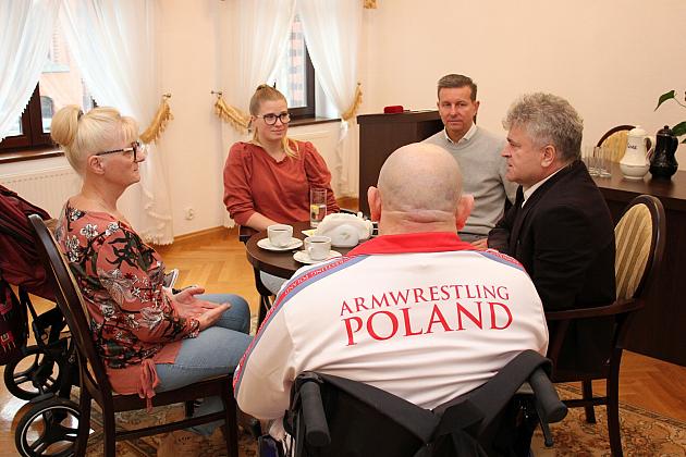 Dariusz Gabrynowicz z medalem Burmistrza Lęborka