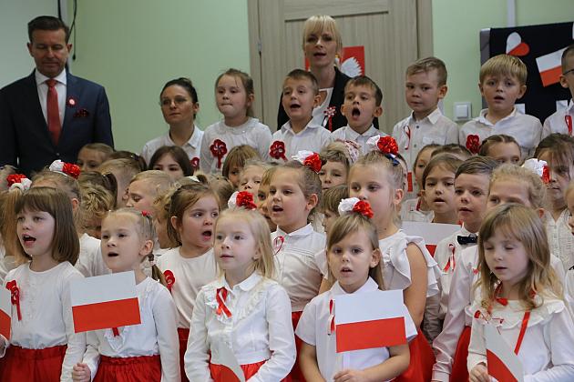 Przedszkolaki odśpiewały hymn