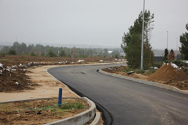 Wylewają asfalt na ulicach dzielnicy „Lębork Wschód”