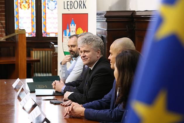 Umowy na rewitalizację otoczenia Lęborskiego Węzła Przesiadkowego podpisane!