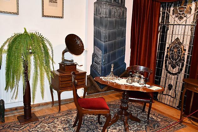 „Z podziemi na salony…” Nowa wystawa w Galerii „Strome Schody”