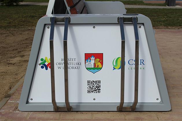 Solarna ławka i samoobsługowa stacja rowerowa stanęła przy Pływalni „RAFA”