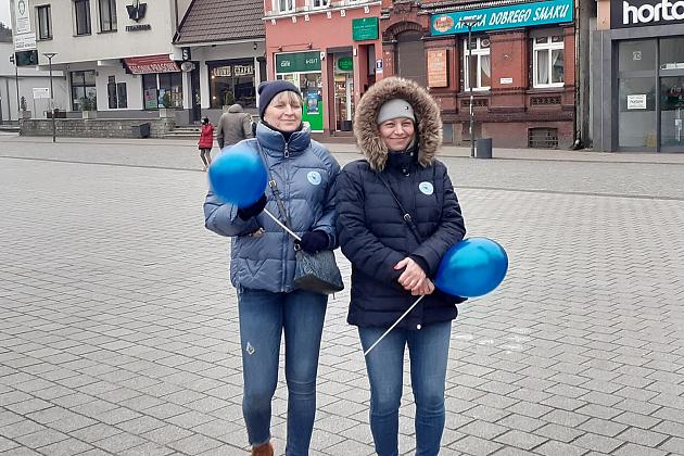 W solidarności z osobami z autyzmem. Lębork na niebiesko