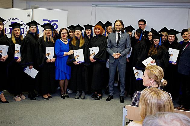 Wręczenie dyplomów opiekunom medycznym