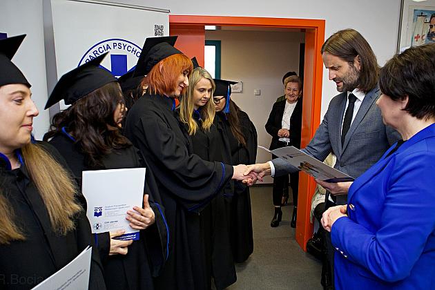 Wręczenie dyplomów opiekunom medycznym