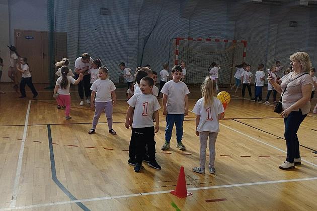 Przedszkolny piknik na sportowo w SP7