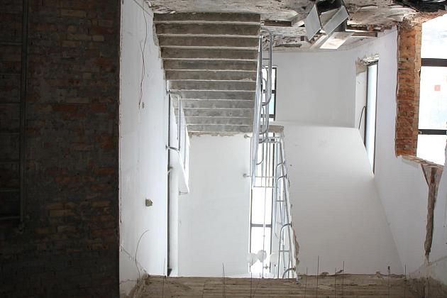 Modernizacja budynku po banku na miejską bibliotekę