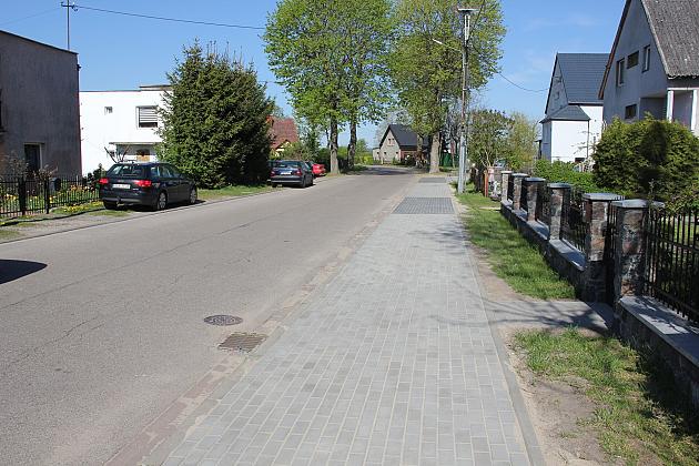 Nowy chodnik przy ulicy Komuny Paryskiej