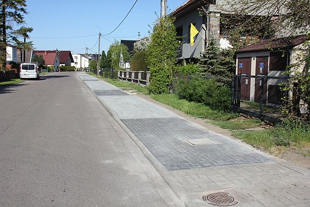 Nowy chodnik przy ulicy Komuny Paryskiej