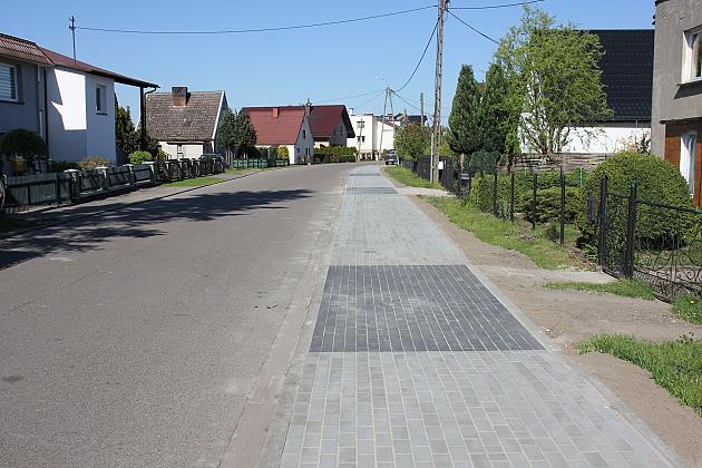 Nowy chodnik przy ulicy Komuny Paryskiej