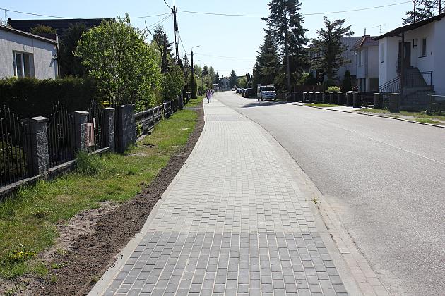 Nowy chodnik przy ulicy Komuny Paryskiej