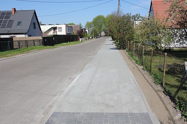 Nowy chodnik przy ulicy Komuny Paryskiej