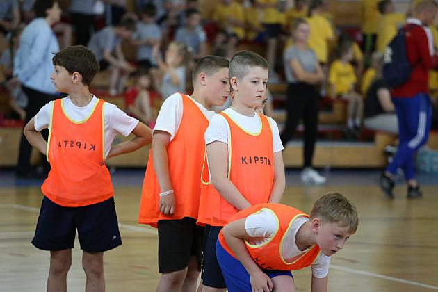„Kto z nas lepiej i prędzej”. Konkurs sportowy dla uczniów szkół podstawowych