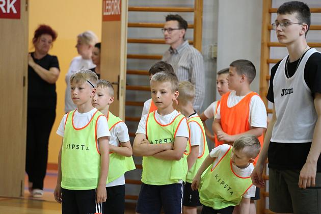 „Kto z nas lepiej i prędzej”. Konkurs sportowy dla uczniów szkół podstawowych