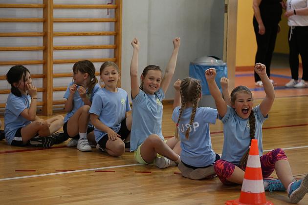 „Kto z nas lepiej i prędzej”. Konkurs sportowy dla uczniów szkół podstawowych