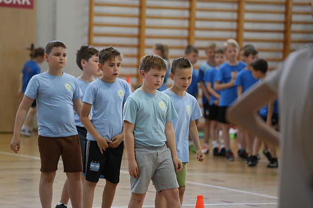 „Kto z nas lepiej i prędzej”. Konkurs sportowy dla uczniów szkół podstawowych
