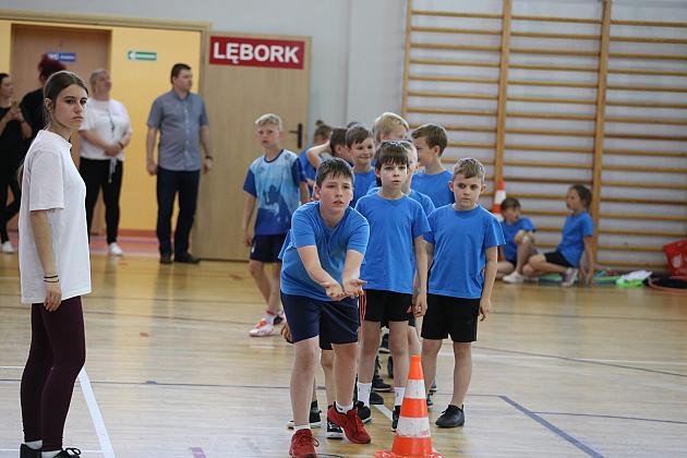 „Kto z nas lepiej i prędzej”. Konkurs sportowy dla uczniów szkół podstawowych