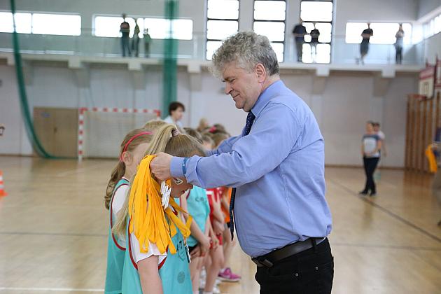 „Kto z nas lepiej i prędzej”. Konkurs sportowy dla uczniów szkół podstawowych