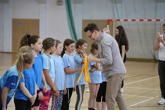 „Kto z nas lepiej i prędzej”. Konkurs sportowy dla uczniów szkół podstawowych