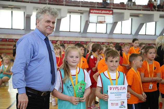 „Kto z nas lepiej i prędzej”. Konkurs sportowy dla uczniów szkół podstawowych