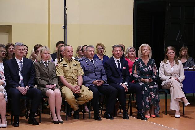 Uroczyste zakończenie roku szkolnego w lęborskich szkołach podstawowych: Emocje, nagrody i plany na wakacje!