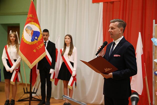 Uroczyste zakończenie roku szkolnego w lęborskich szkołach podstawowych: Emocje, nagrody i plany na wakacje!