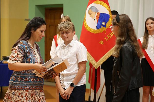 Uroczyste zakończenie roku szkolnego w lęborskich szkołach podstawowych: Emocje, nagrody i plany na wakacje!