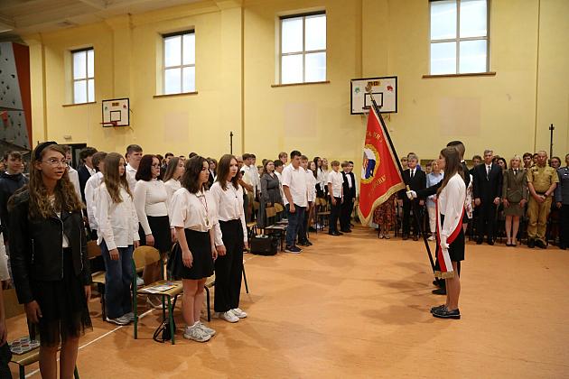 Uroczyste zakończenie roku szkolnego w lęborskich szkołach podstawowych: Emocje, nagrody i plany na wakacje!