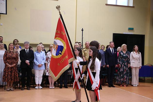 Uroczyste zakończenie roku szkolnego w lęborskich szkołach podstawowych: Emocje, nagrody i plany na wakacje!