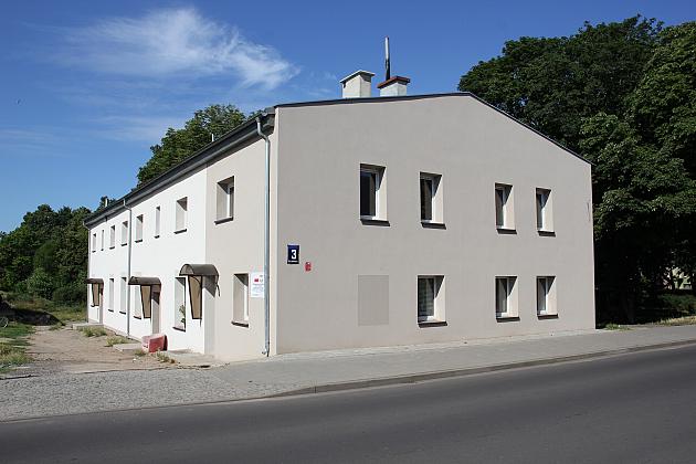 Budynki przy ul. Sienkiewicza wyremontowane. Trwa rewitalizacja otoczenia Parku Kaczyńskich