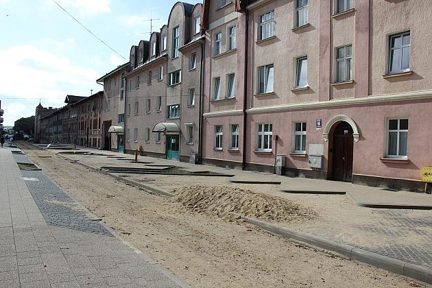 Sienkiewicza w przebudowie. Powstają miejsca postojowe, ławki, zieleń i oświetlenie