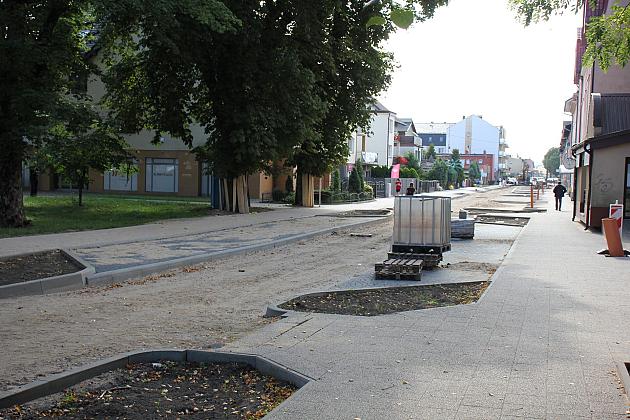 Sienkiewicza w przebudowie. Powstają miejsca postojowe, ławki, zieleń i oświetlenie