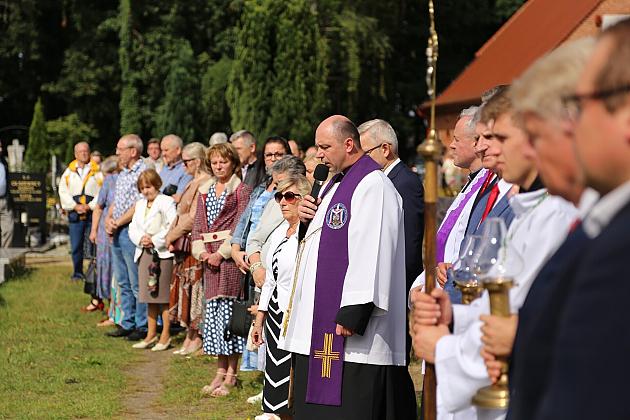 W hołdzie bohaterom i ofiarom wojny