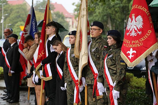 W hołdzie bohaterom i ofiarom wojny