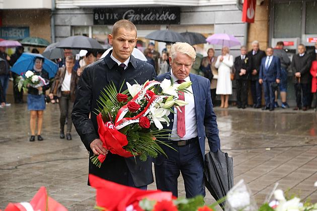 W hołdzie bohaterom i ofiarom wojny